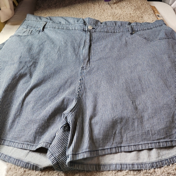 Women's Short Sleeve Denim Jumpsuit - Universal Thread Size 30 - Picture 15 of 16